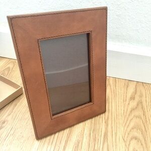 Banana Republic brown leather picture frame